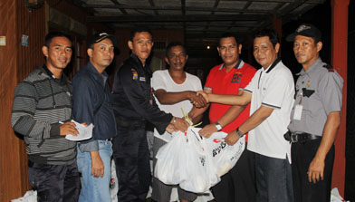Paket Lebaran, Jhonlin Group, Batulicin, Kalimantan Selatan, CSR, H Isam, h-isam