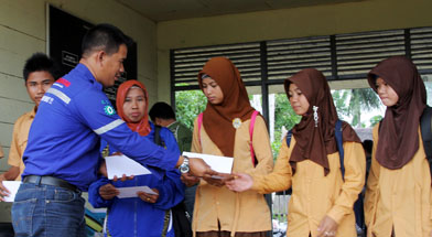 Jhonlin Group, Kalimantan Selatan, Batulicin, H Isam, h-isam, CSR, Bantuan dana Prestasi