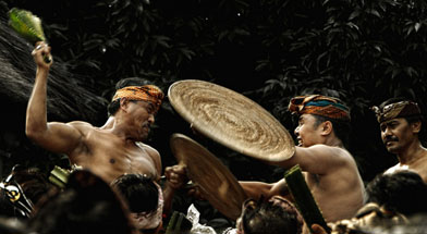 Jhonlin Group, Sibuta, Tradisi Perang Pandan Bali, Kalimantan Selatan, Batulicin, h isam 