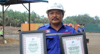 Jhonlin Group, Junaidi Ikut, PT. Jhonlin Baratama, Kalimantan Selatan, Tanah Bumbu, Batulicin, h isam 