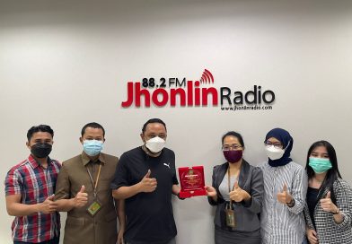 Jhonlin Radio Terima Penghargaan Radio Terbaik Pendukung Keterbukaan Informasi Dari Pengadilan Negeri Batulicin