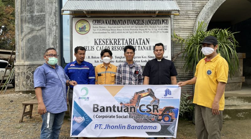 PT. Jhonlin Baratama Menyerahkan Bantuan Renovasi Rumah Ibadah GKE Gloria Simpang Empat